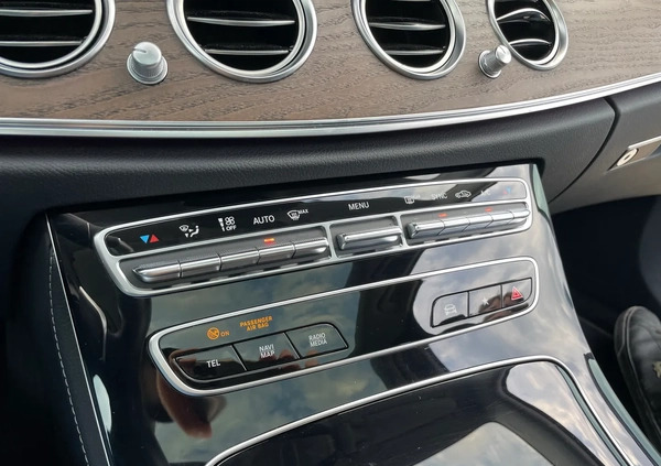 Mercedes-Benz Klasa E cena 159000 przebieg: 73988, rok produkcji 2020 z Piaseczno małe 352